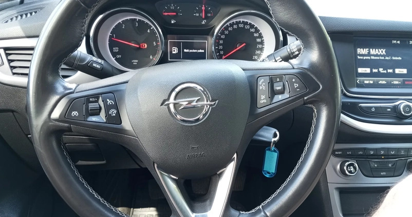 Opel Astra cena 42500 przebieg: 158000, rok produkcji 2018 z Toruń małe 29